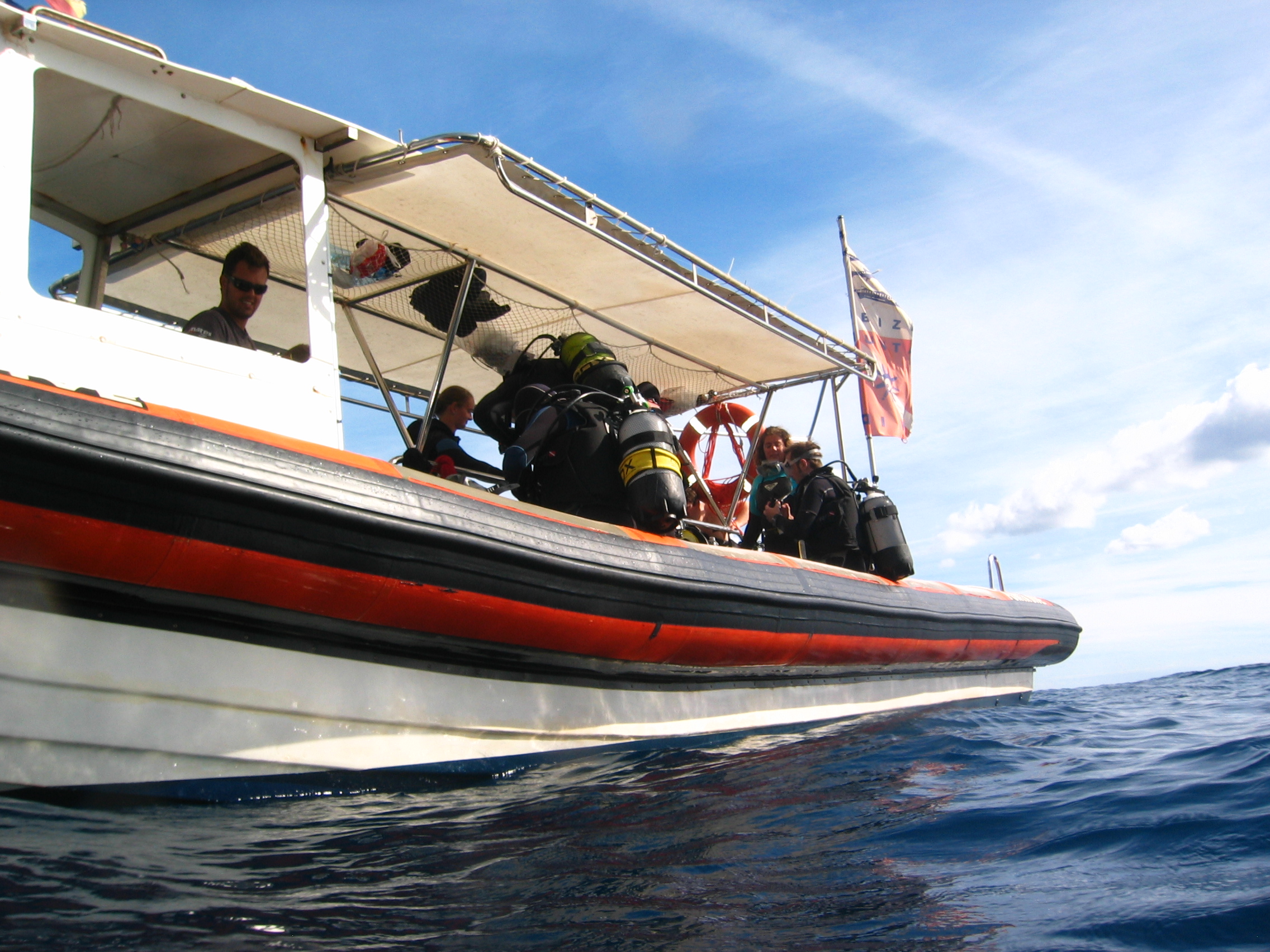PADI boat diver specialty, learn how to safely scuba dive from a boat 