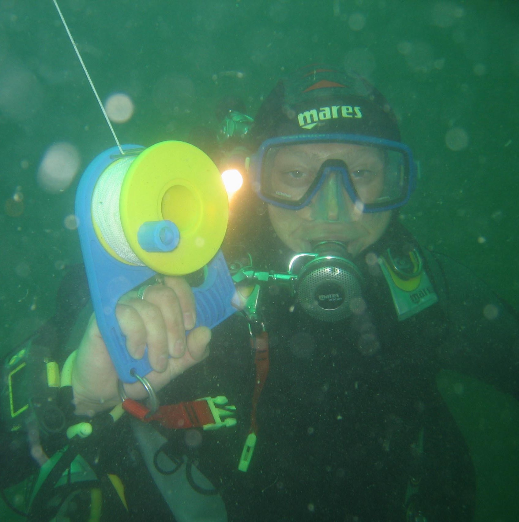 Be seen while scuba diving no matter the weather with the padi surface marker buoy scuba diving course