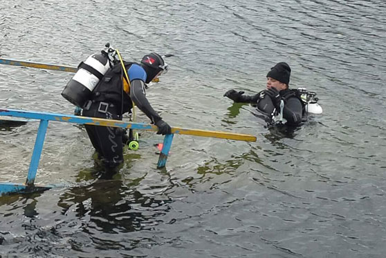 padi open water course learning to scuba dive